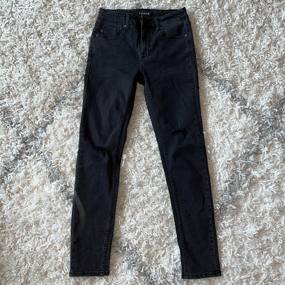 Black skinny jeans with knee rips